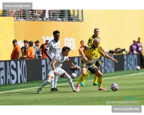 皇马战新月硬石球场 6.2 万观众沸腾 创本届世俱杯单场上座纪录 皇马战新月硬石球场 6.2 万观众沸腾 创本届世俱杯单场上座纪录